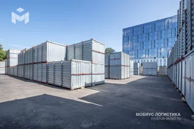 Широкий коридор с контейнерами Мобиус Красногорск — индивидуальные склады для вещей, Москва